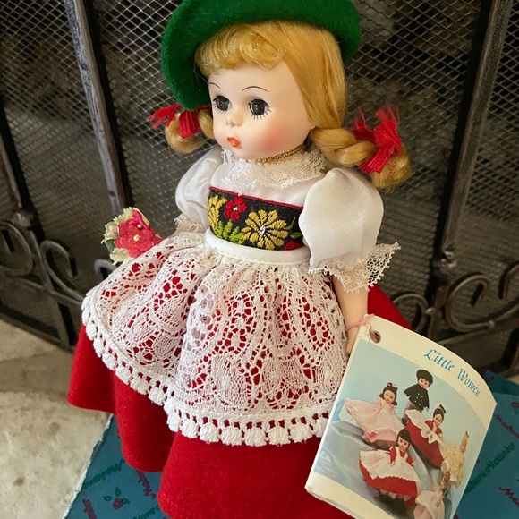 VINTAGE MADAME ALEXANDER - SWITZERLAND DOLL - Picture 3 of 10